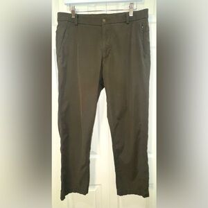 Lululemon men's green ABC crop pants.  Size 32